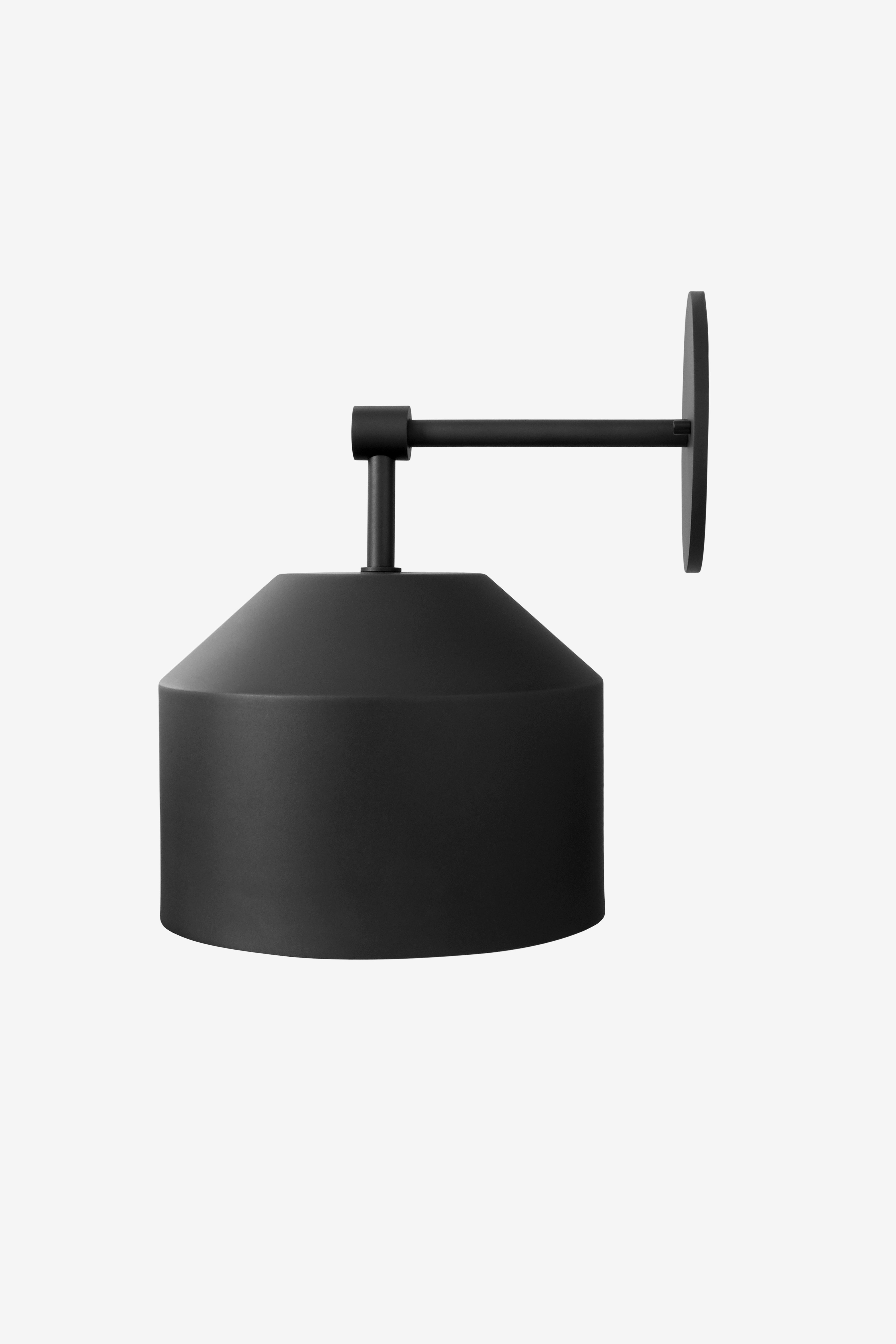 Oto / Sconce / Black