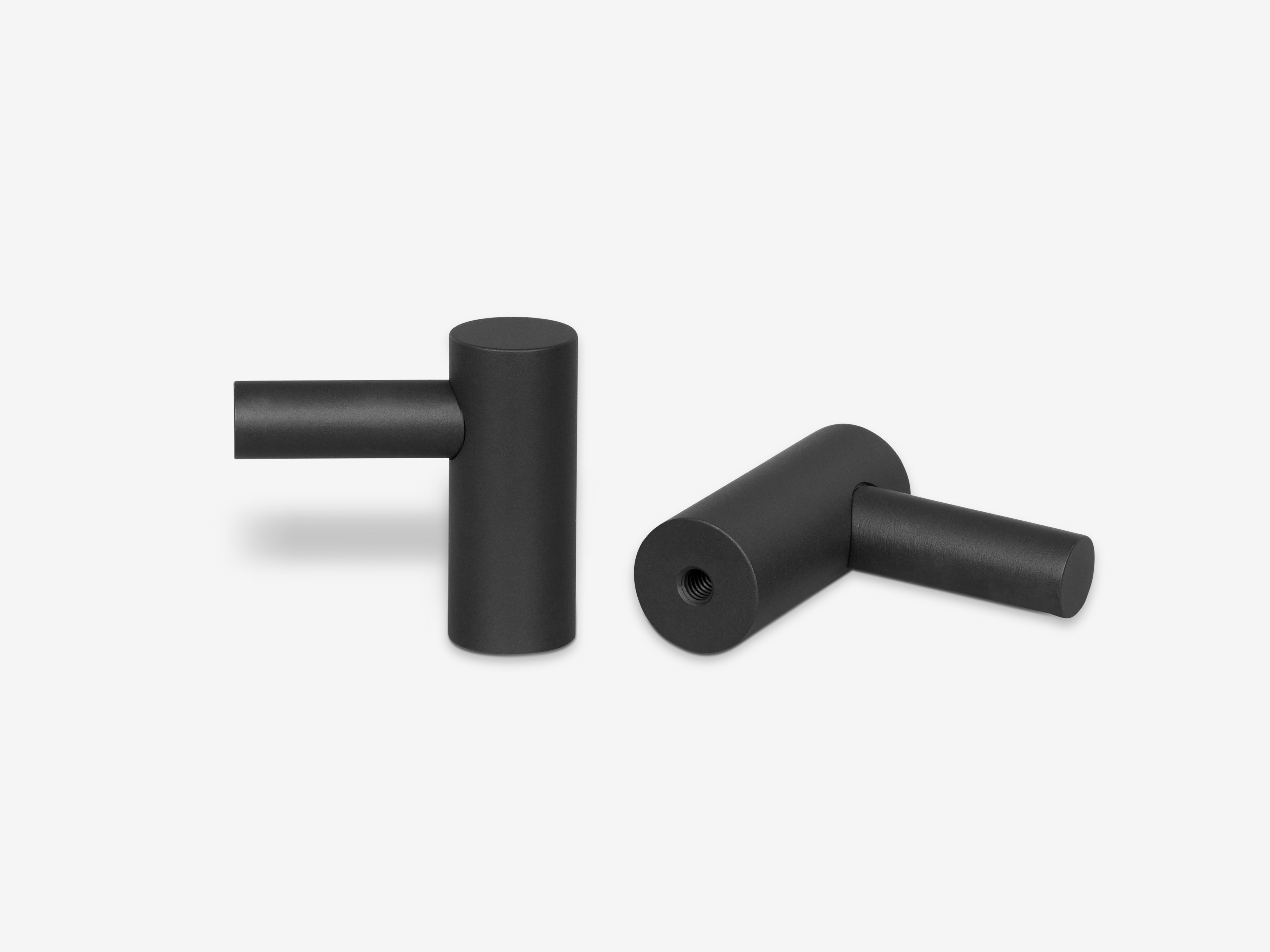 Mills Small / Finger Pulls / Black